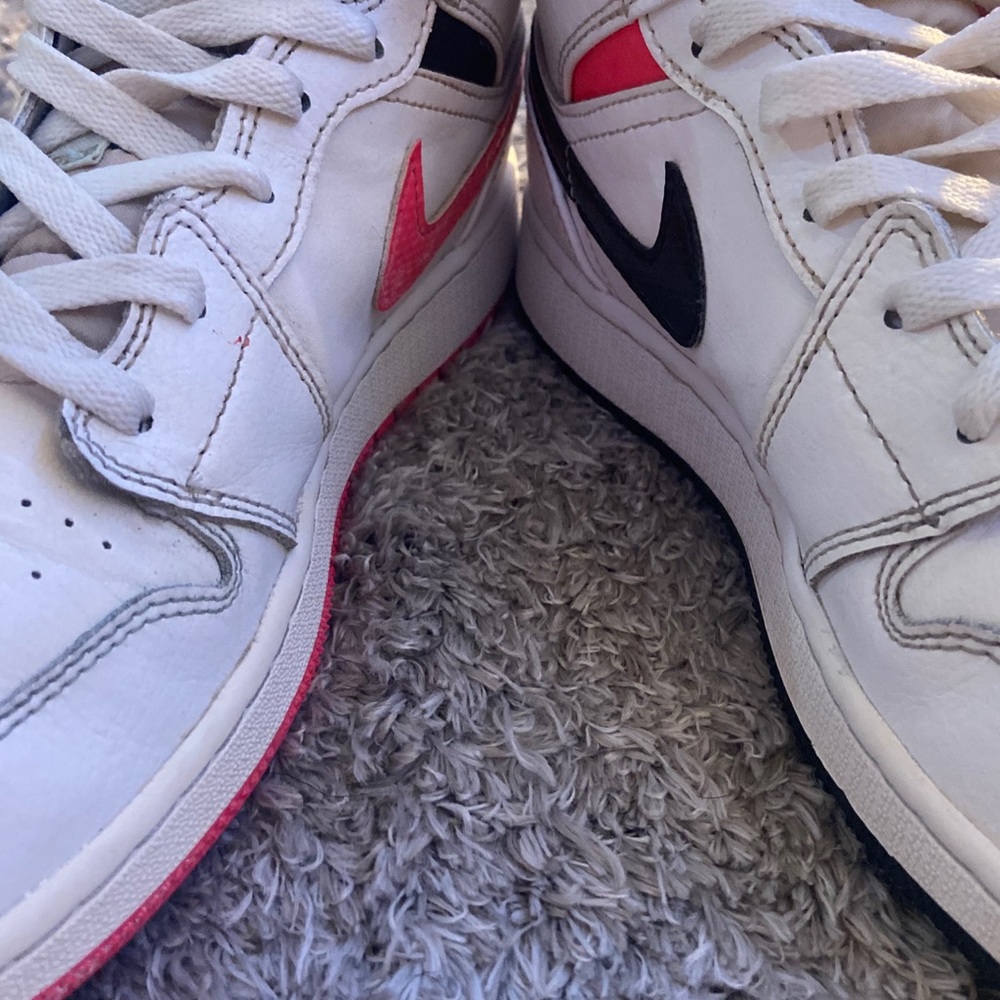 Jordan 1 (pink white and black)